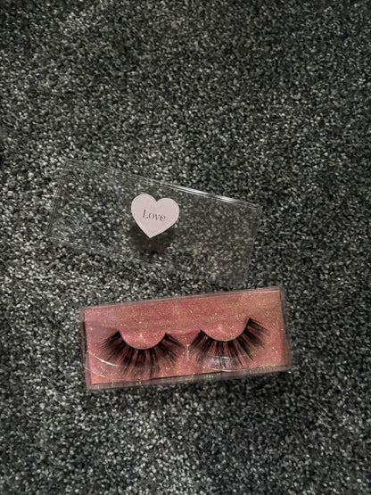 Luna Belle lashes - exclusive to lunas only.