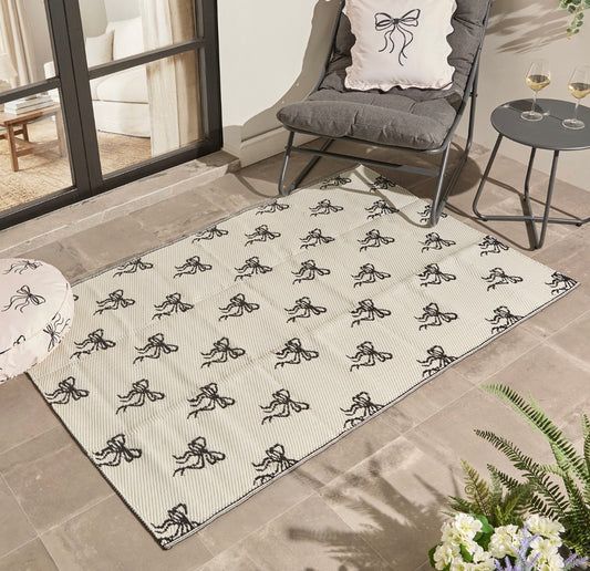 Bow outdoor rug