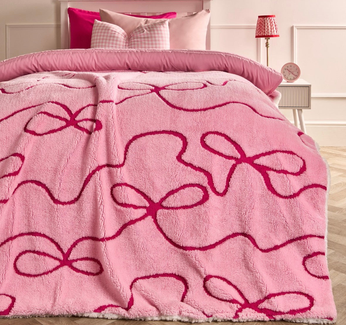 Pink bow throw