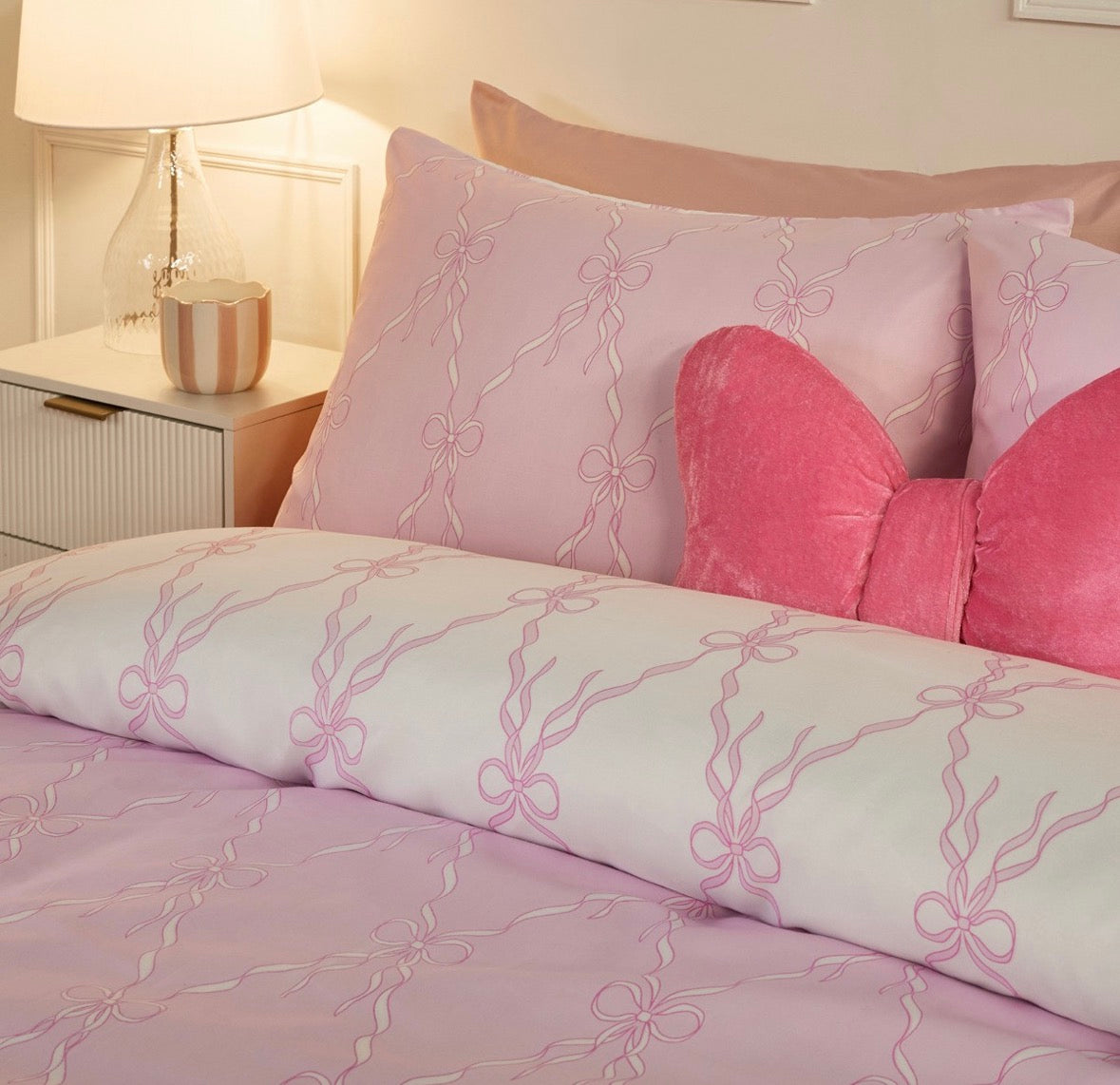 Pink & White reversible bow bedding