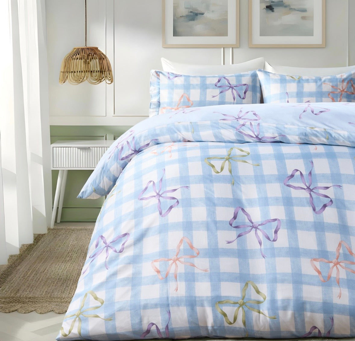 Checkered bow reversible bedding