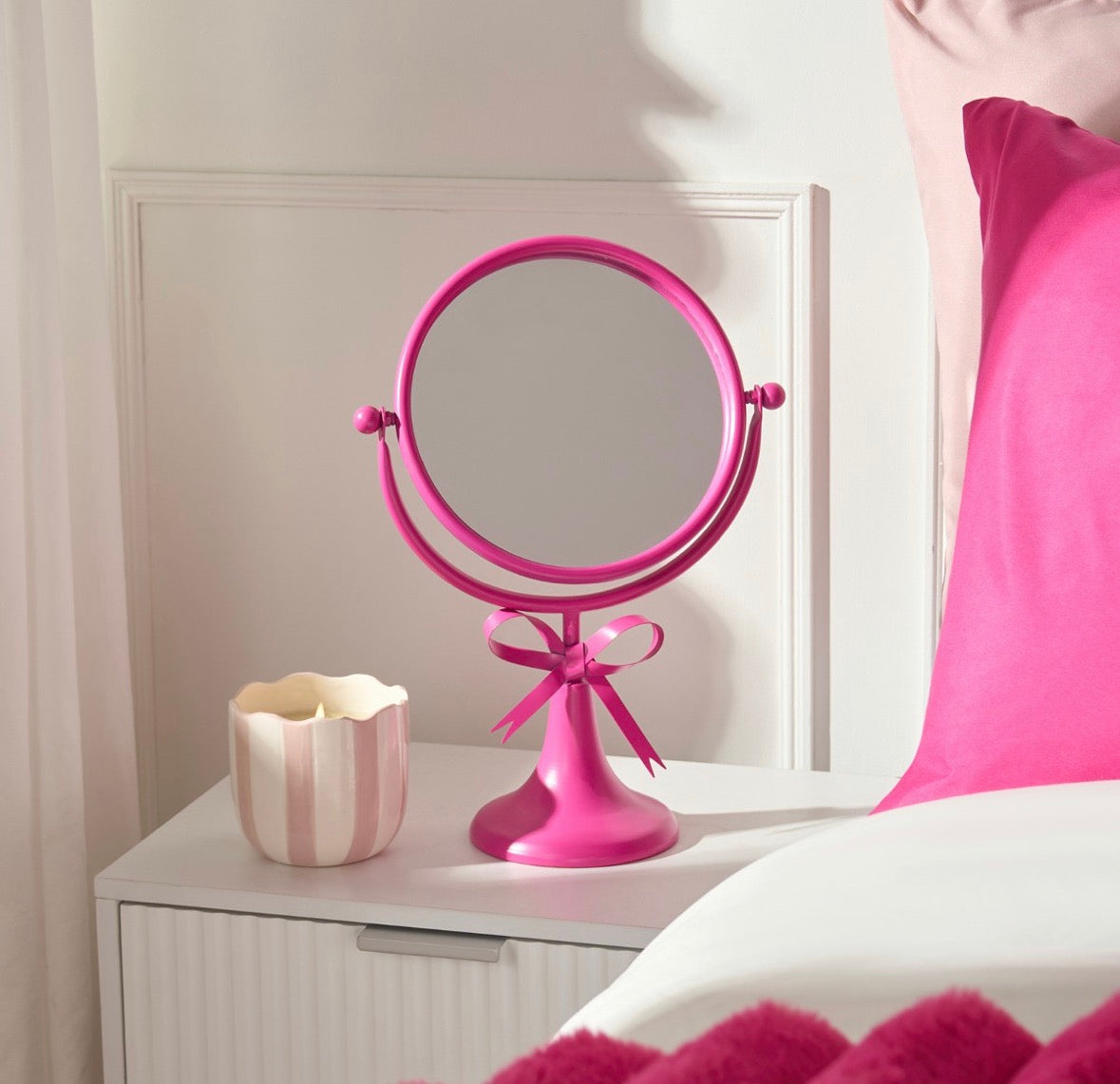 Pink bow mirror