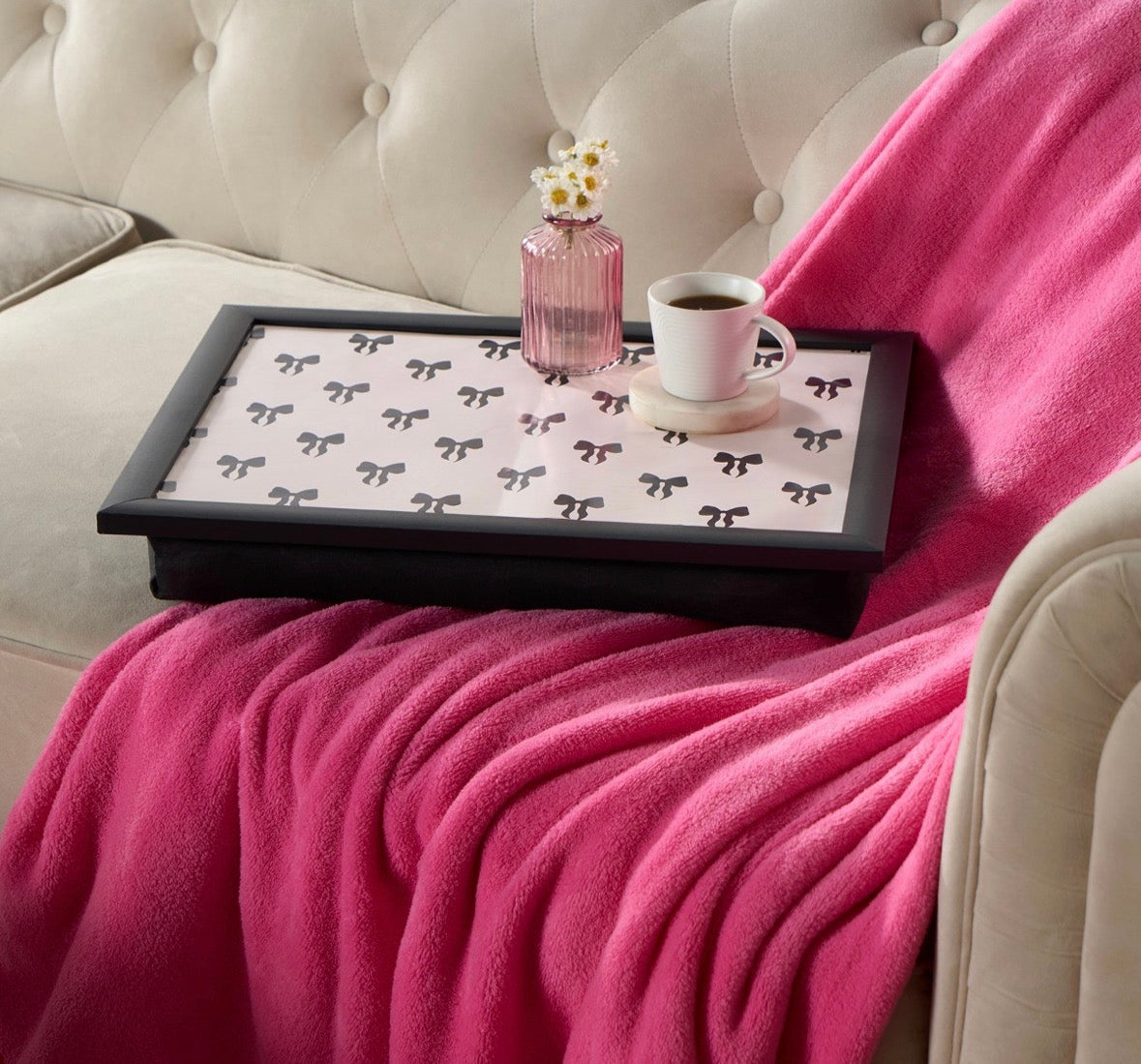 Bow lap trays