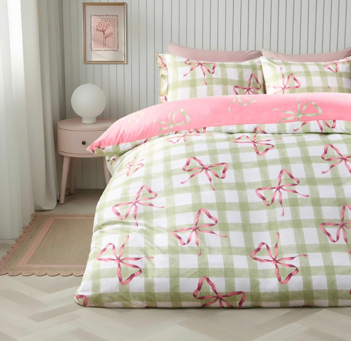 Checkered bow reversible bedding