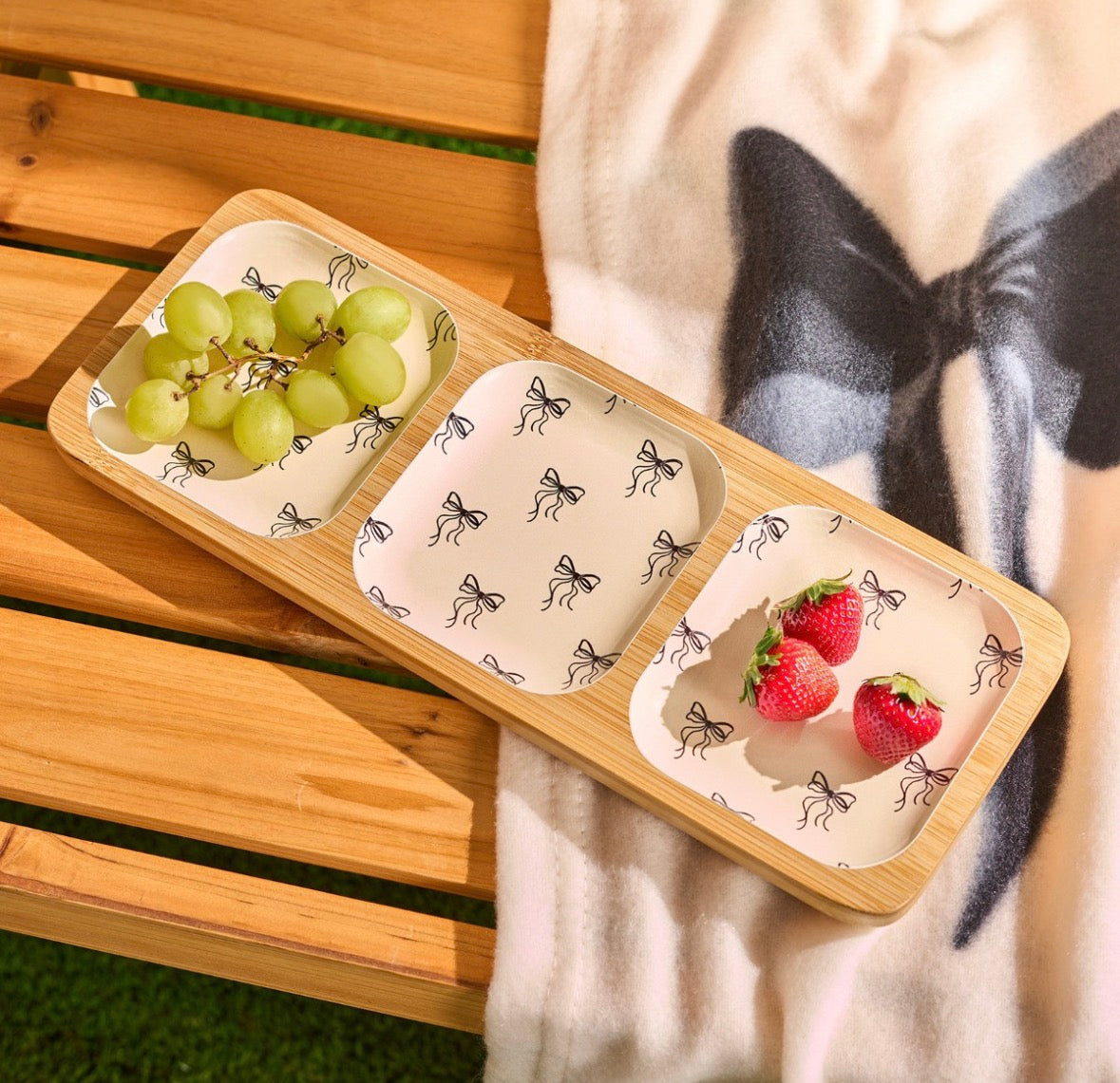 Bow print snack serving board