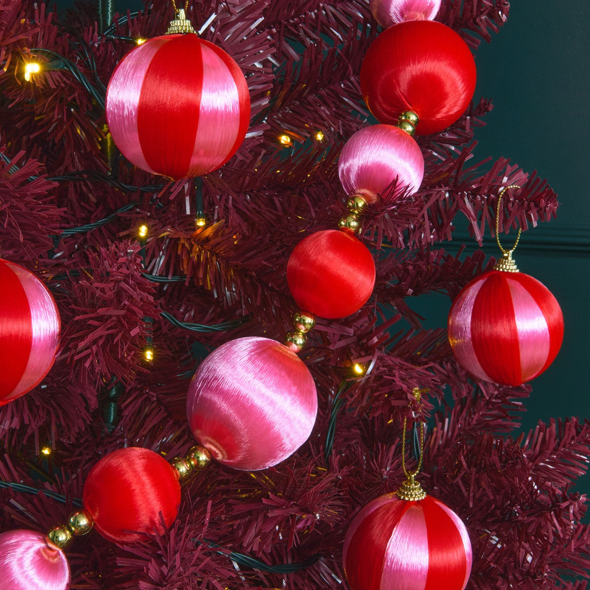 8 Pack Striped Baubles & Garland Set