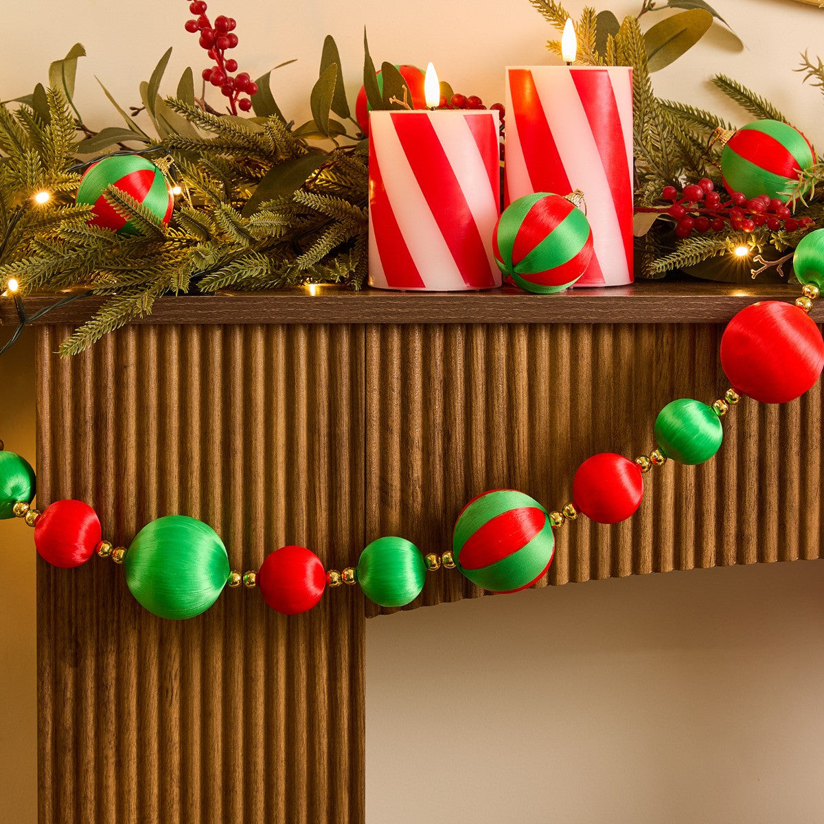 8 Pack Striped Baubles & Garland Set