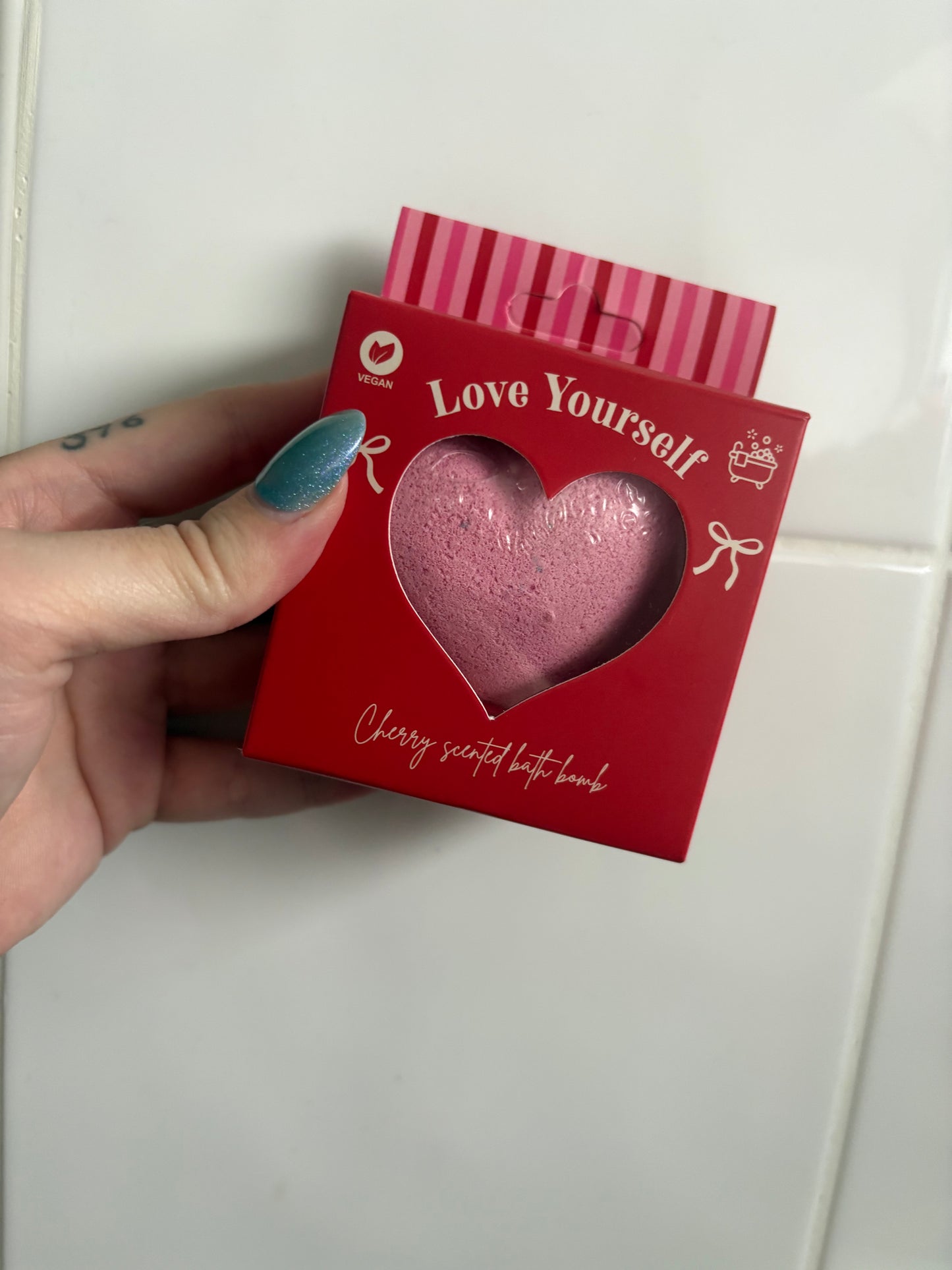 Love yourself heart bath bomb - clearance
